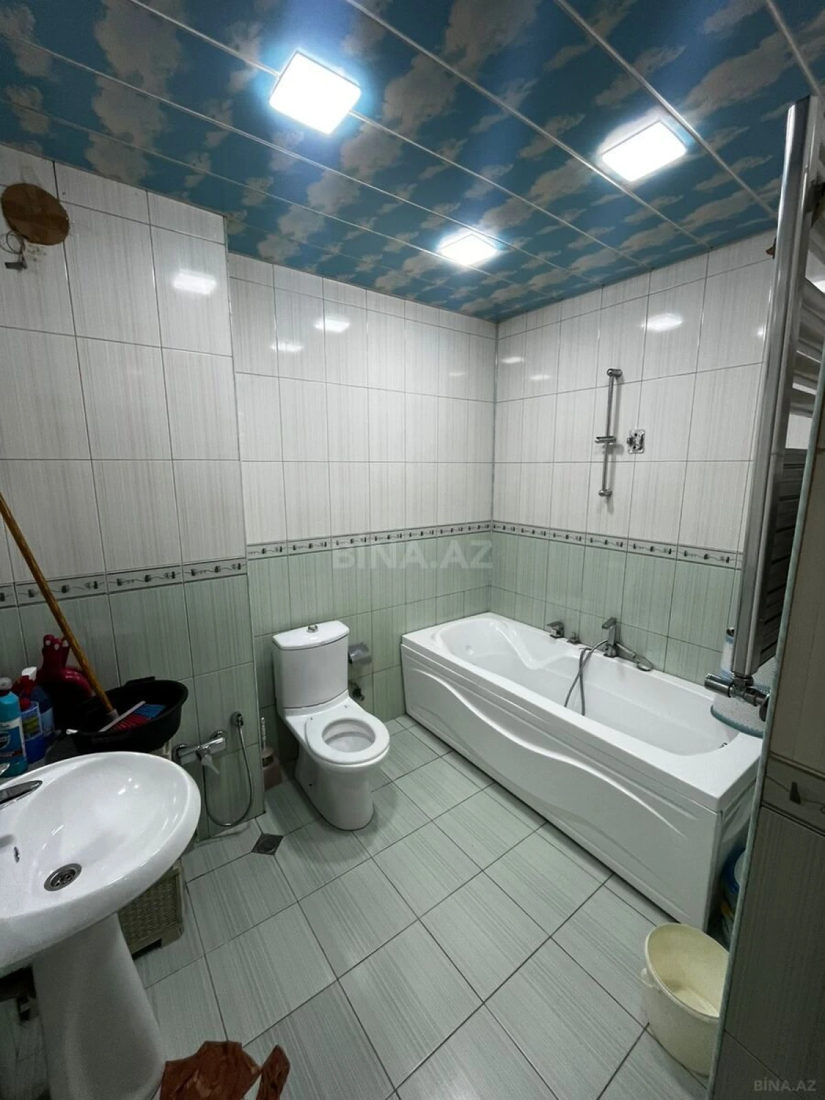 Kirayə verilir 3 otaqlı mənzil 140 m²