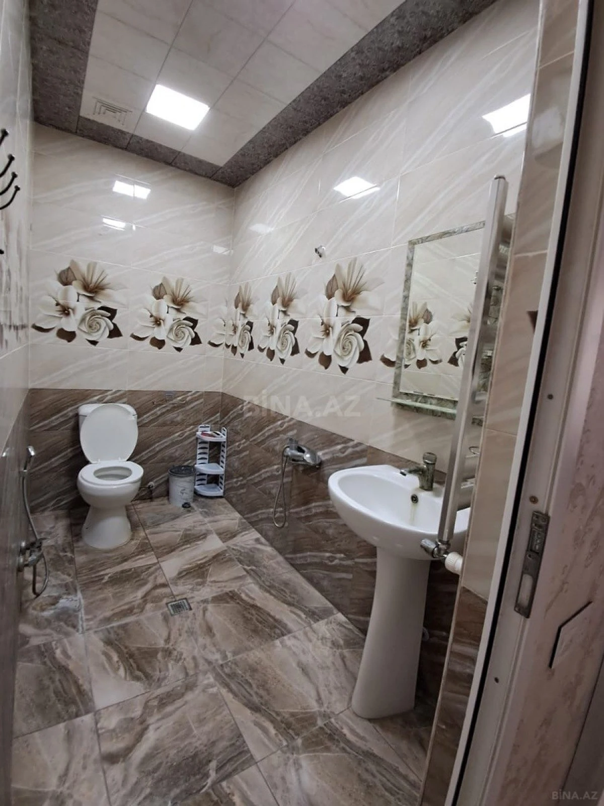 Kirayə verilir 2 otaqlı mənzil 65 m²