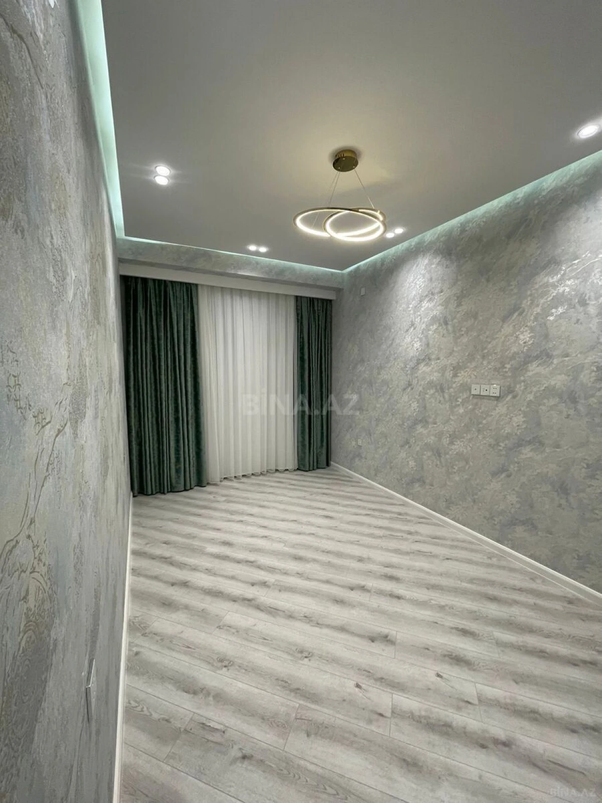 Satılır 3 otaqlı mənzil 97 m²