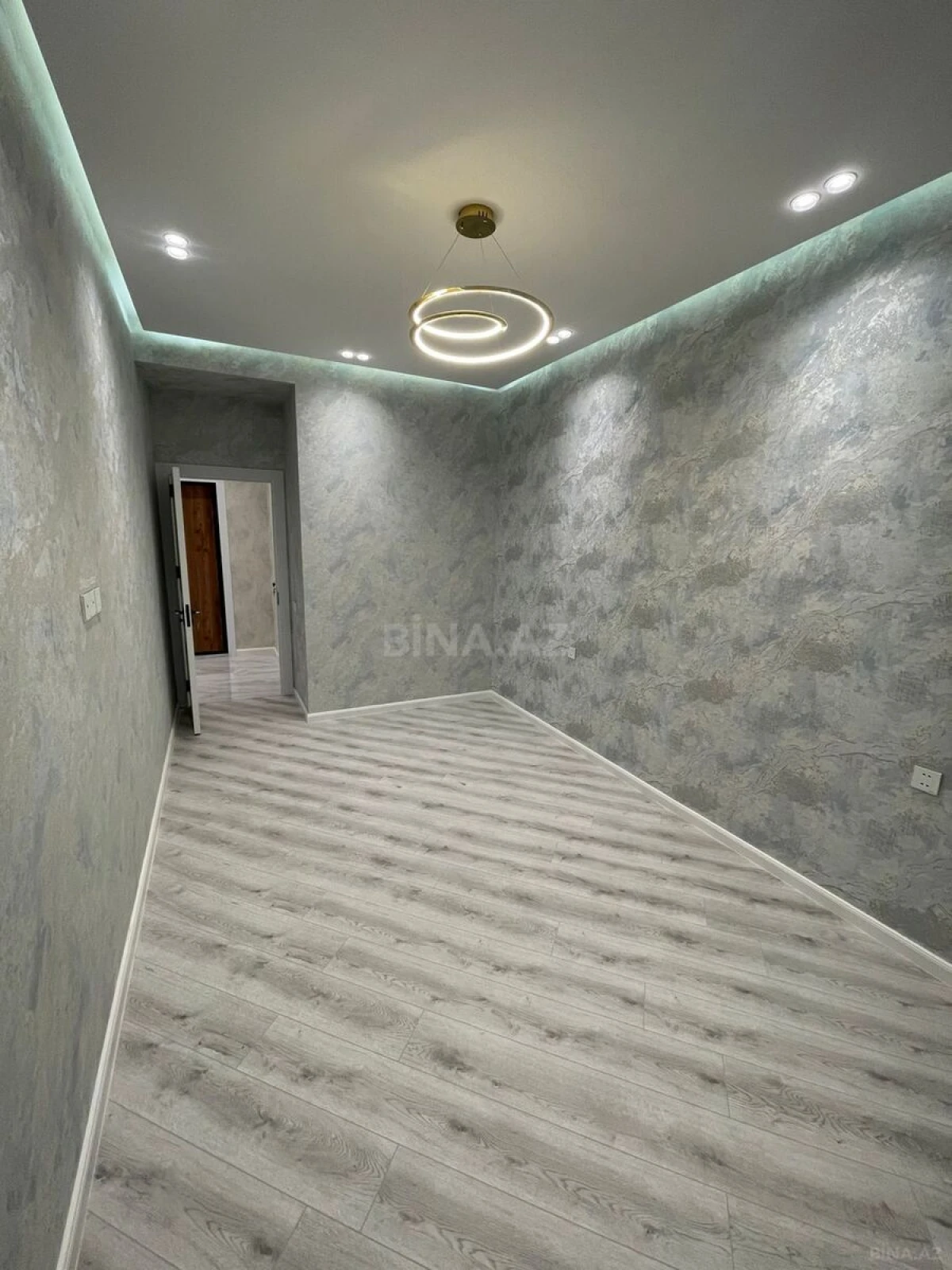 Satılır 3 otaqlı mənzil 97 m²