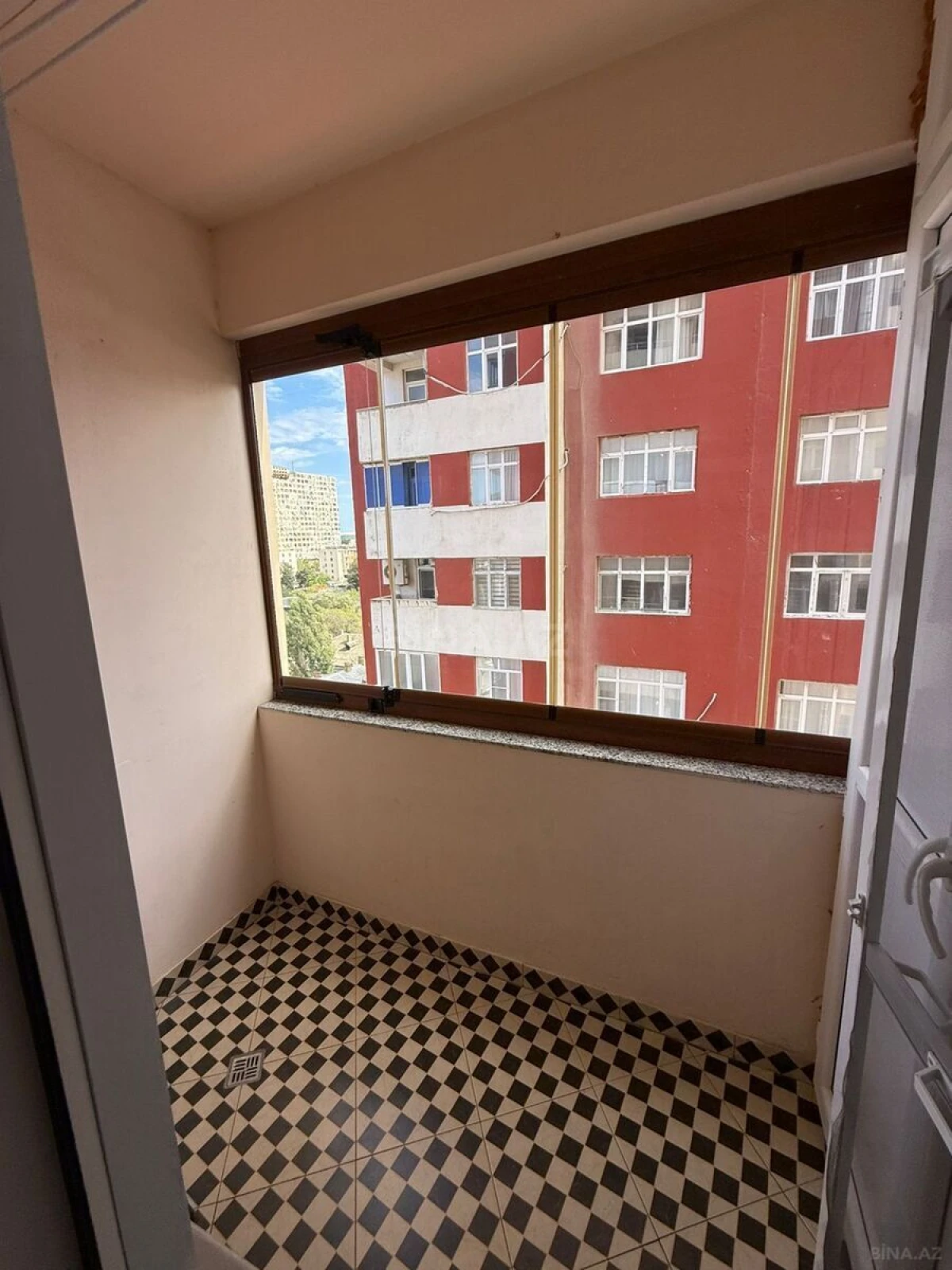 Kirayə verilir 2 otaqlı mənzil 75 m²