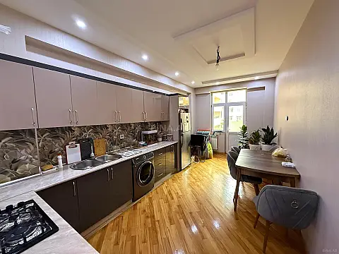 Satılır 3 otaqlı mənzil 130 m²