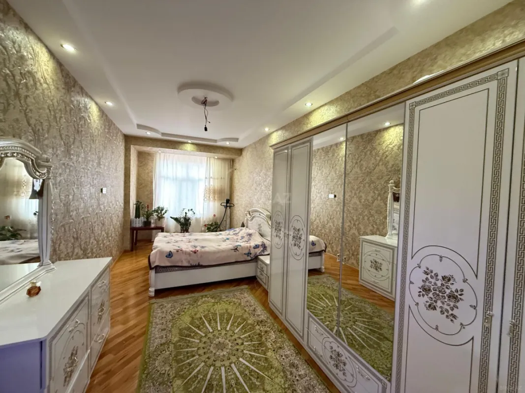 Satılır 3 otaqlı mənzil 130 m²