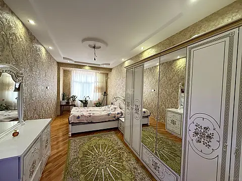 Satılır 3 otaqlı mənzil 130 m²