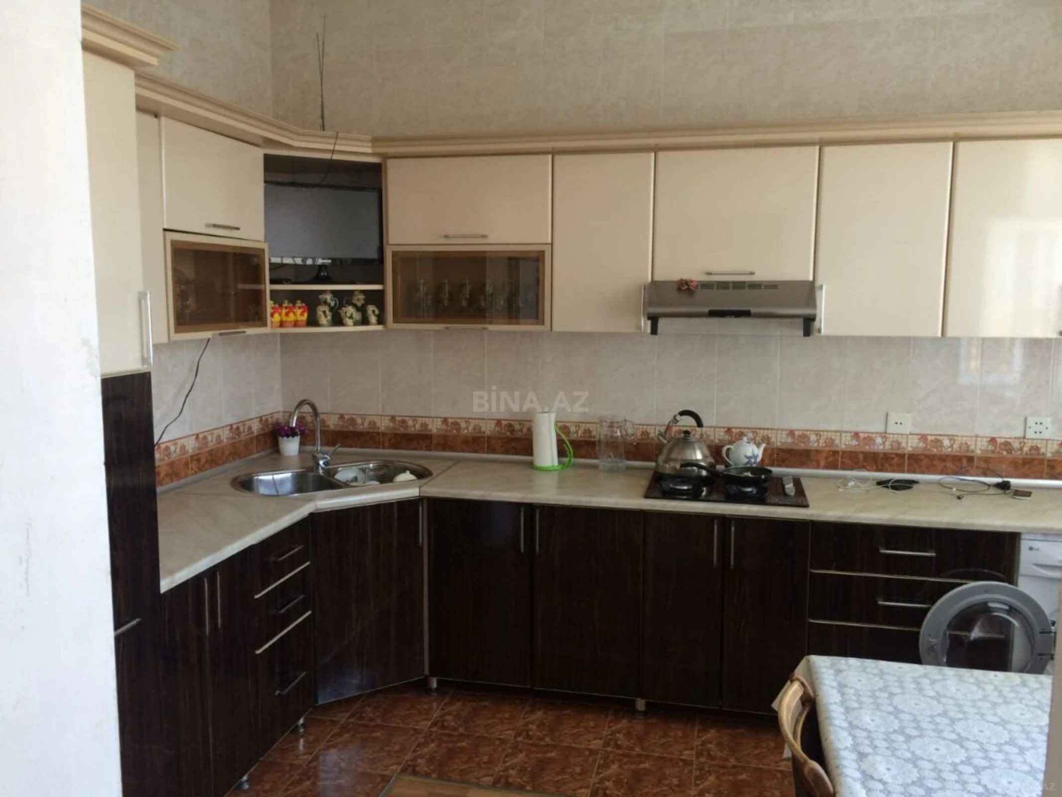 Satılır 6 otaqlı həyət evi 450 m²