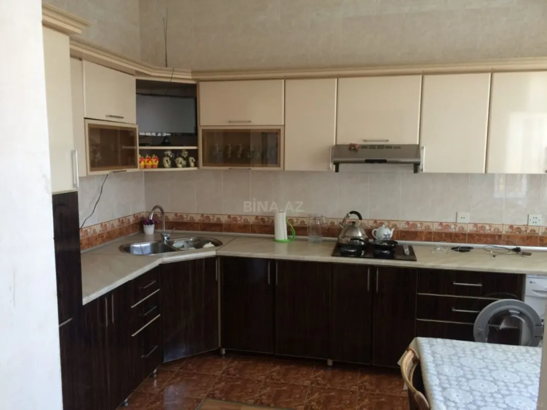 Satılır 6 otaqlı həyət evi 450 m²