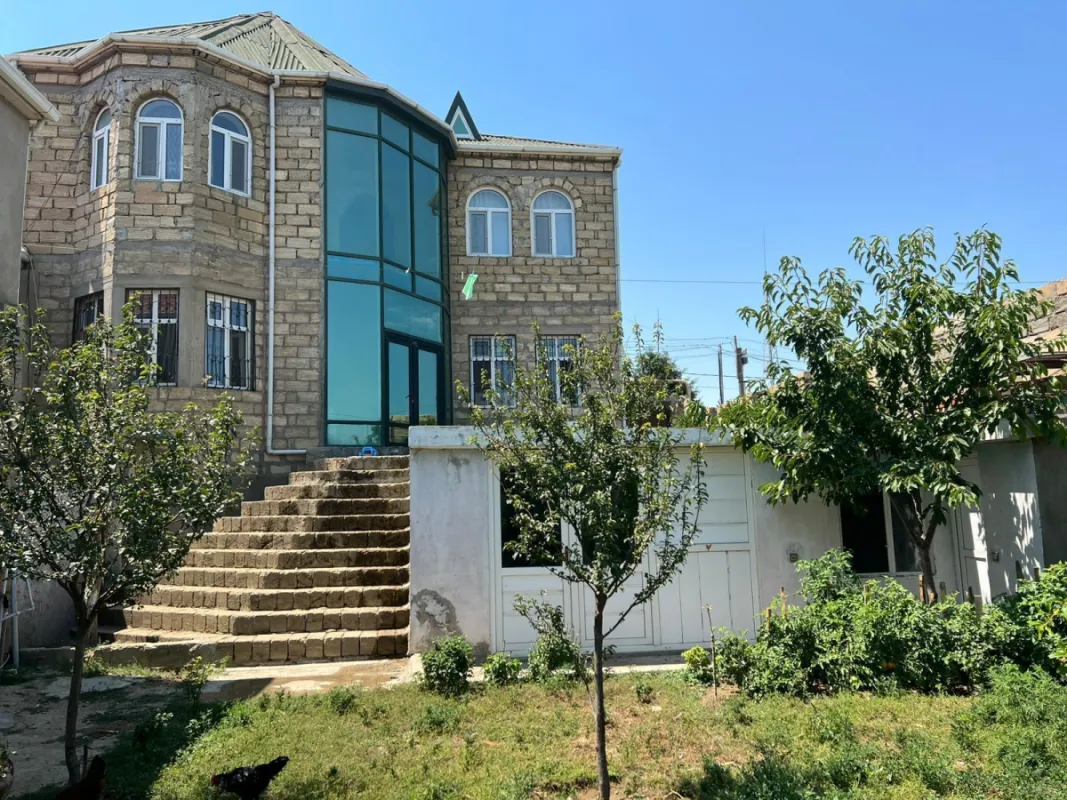 Satılır 6 otaqlı həyət evi 450 m²