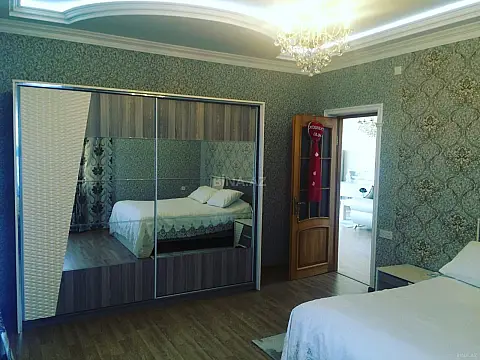 Satılır 6 otaqlı həyət evi 450 m²