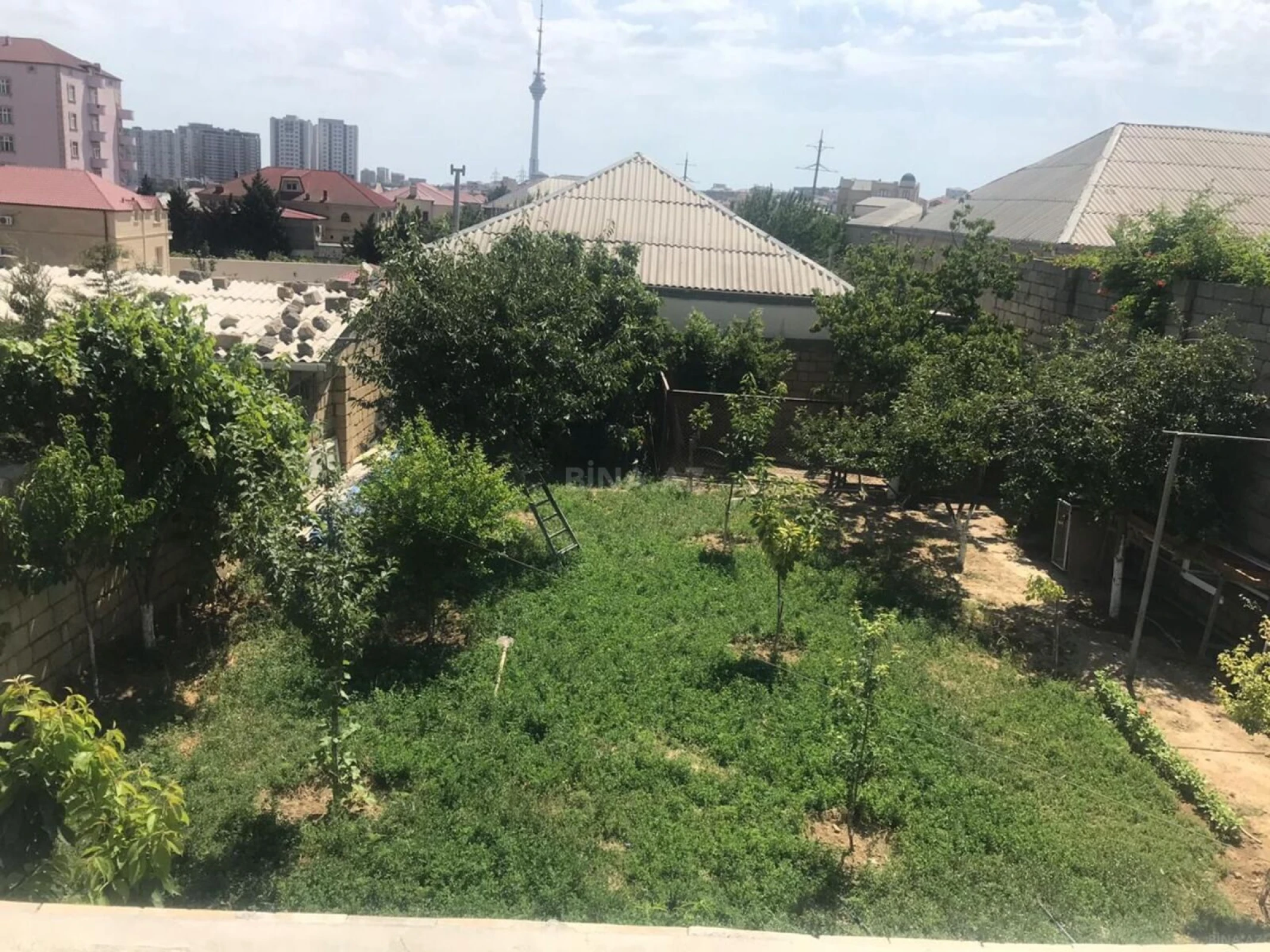Satılır 6 otaqlı həyət evi 450 m²