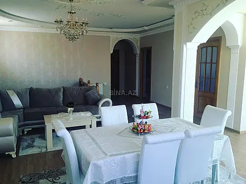 Satılır 6 otaqlı həyət evi 450 m²