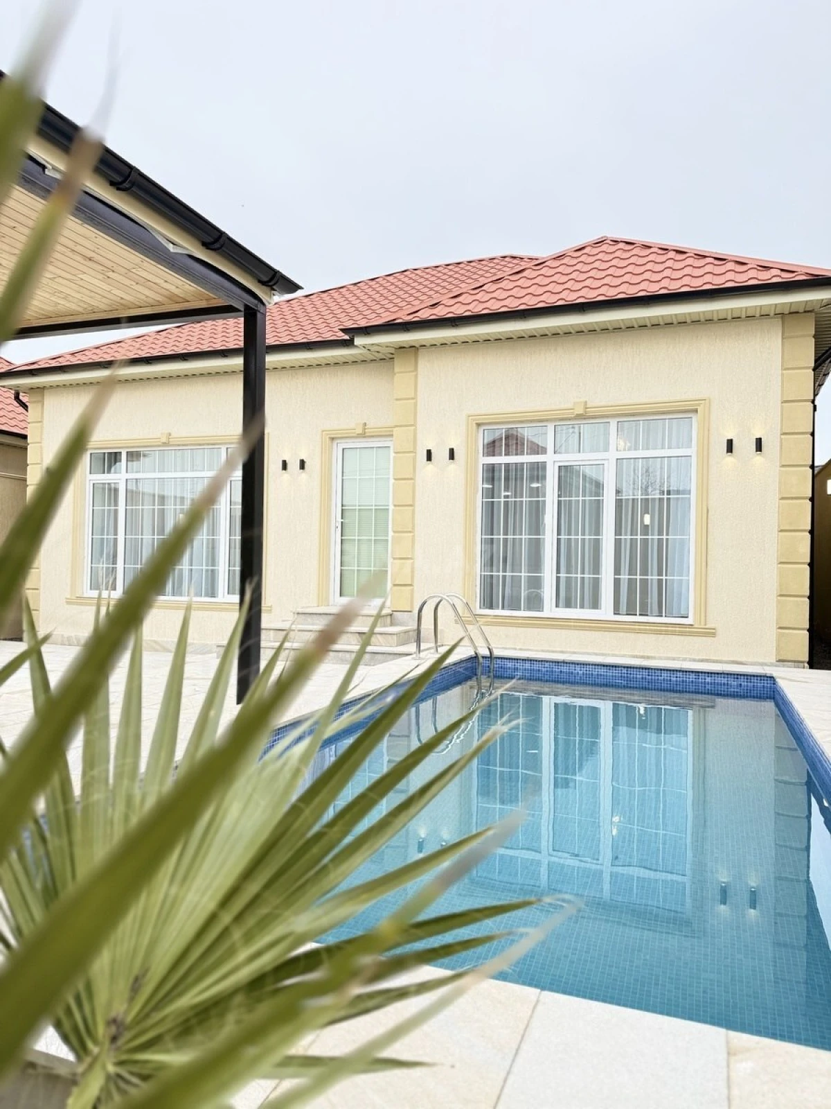 Satılır 4 otaqlı həyət evi 150 m²