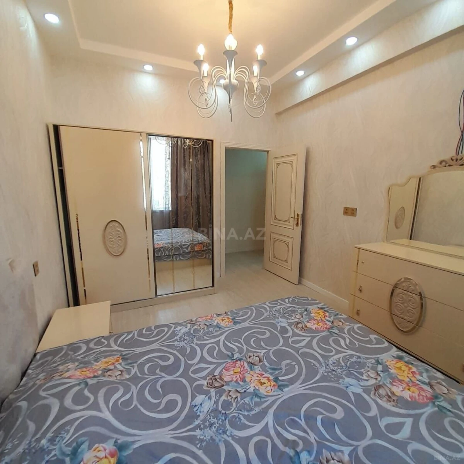 Satılır 2 otaqlı mənzil 75 m²