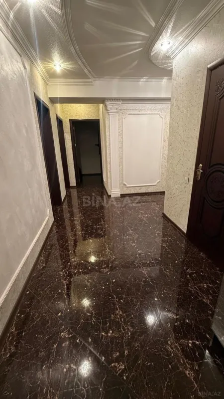 Satılır 3 otaqlı mənzil 135 m²