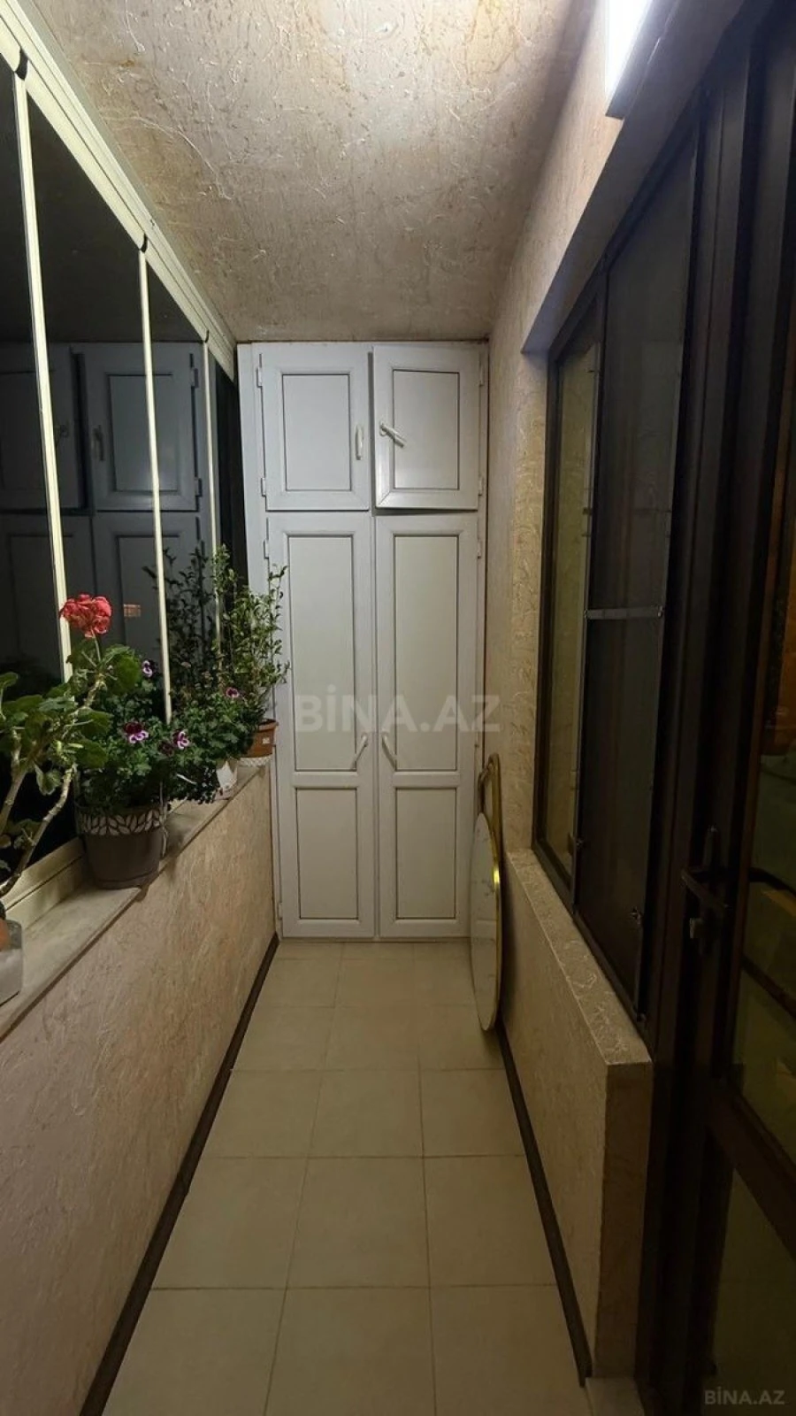 Satılır 3 otaqlı mənzil 135 m²