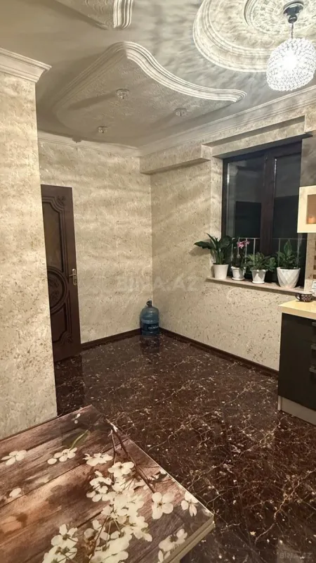 Satılır 3 otaqlı mənzil 135 m²