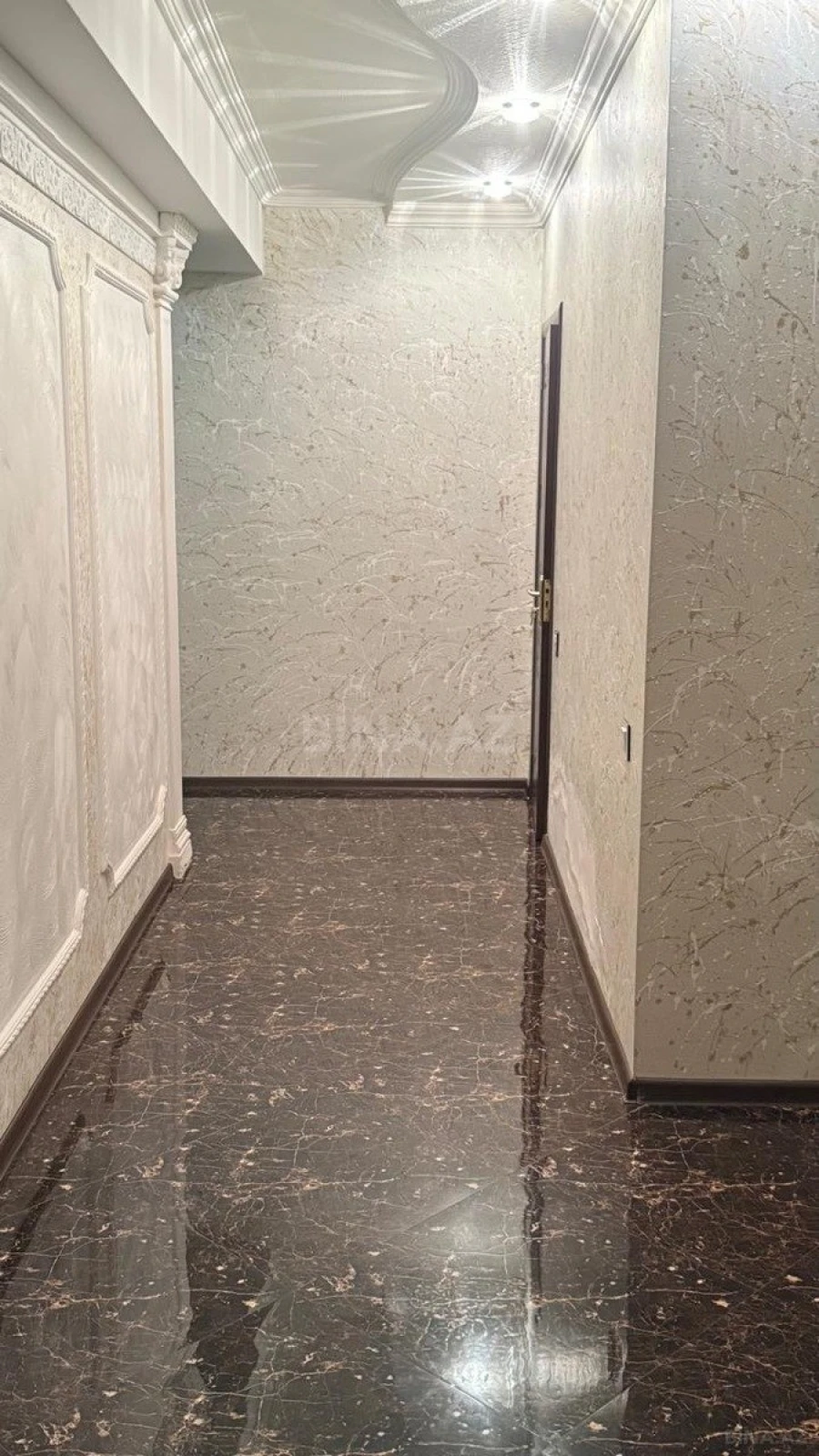 Satılır 3 otaqlı mənzil 135 m²