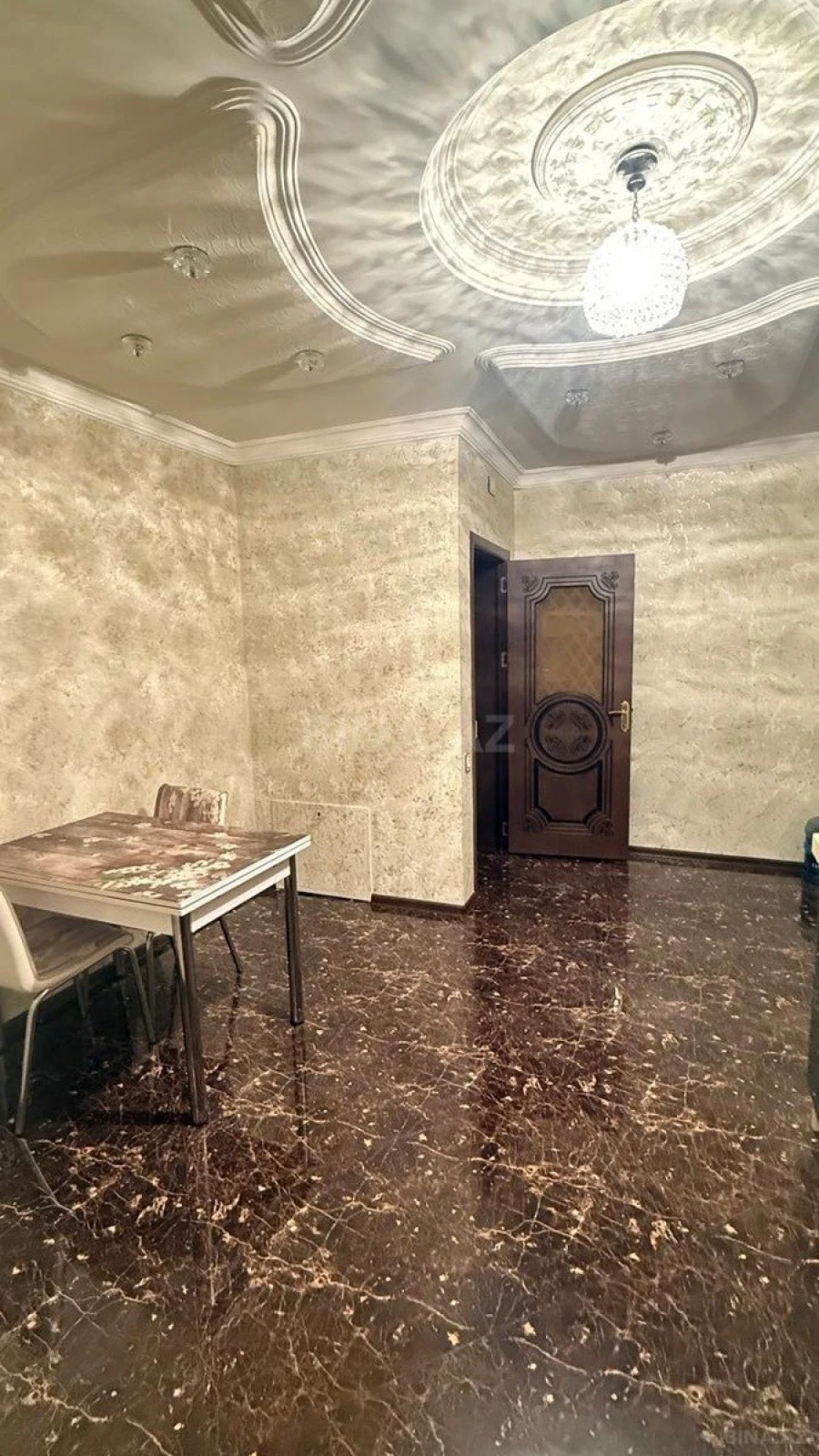 Satılır 3 otaqlı mənzil 135 m²