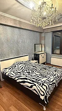 Satılır 3 otaqlı mənzil 135 m²