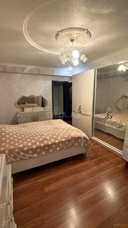 Satılır 3 otaqlı mənzil 135 m²