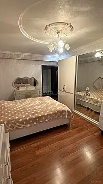 Satılır 3 otaqlı mənzil 135 m²
