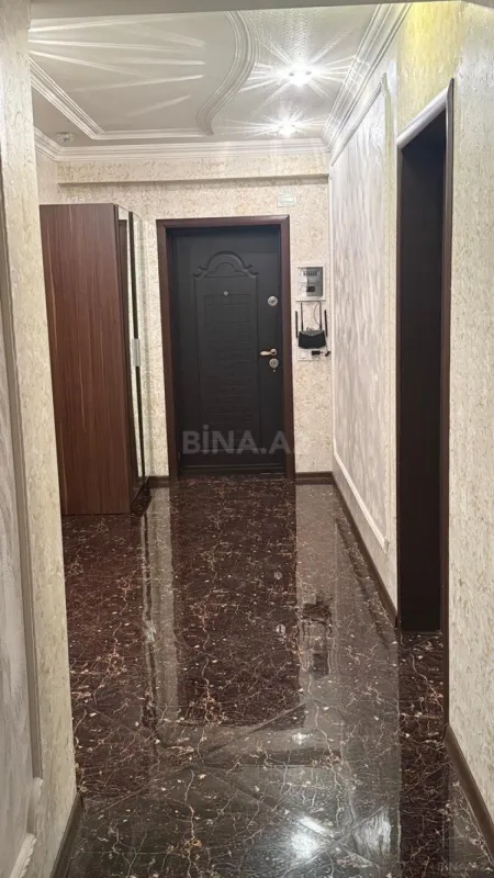 Satılır 3 otaqlı mənzil 135 m²