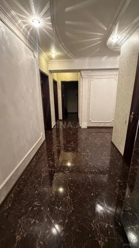 Satılır 3 otaqlı mənzil 135 m²