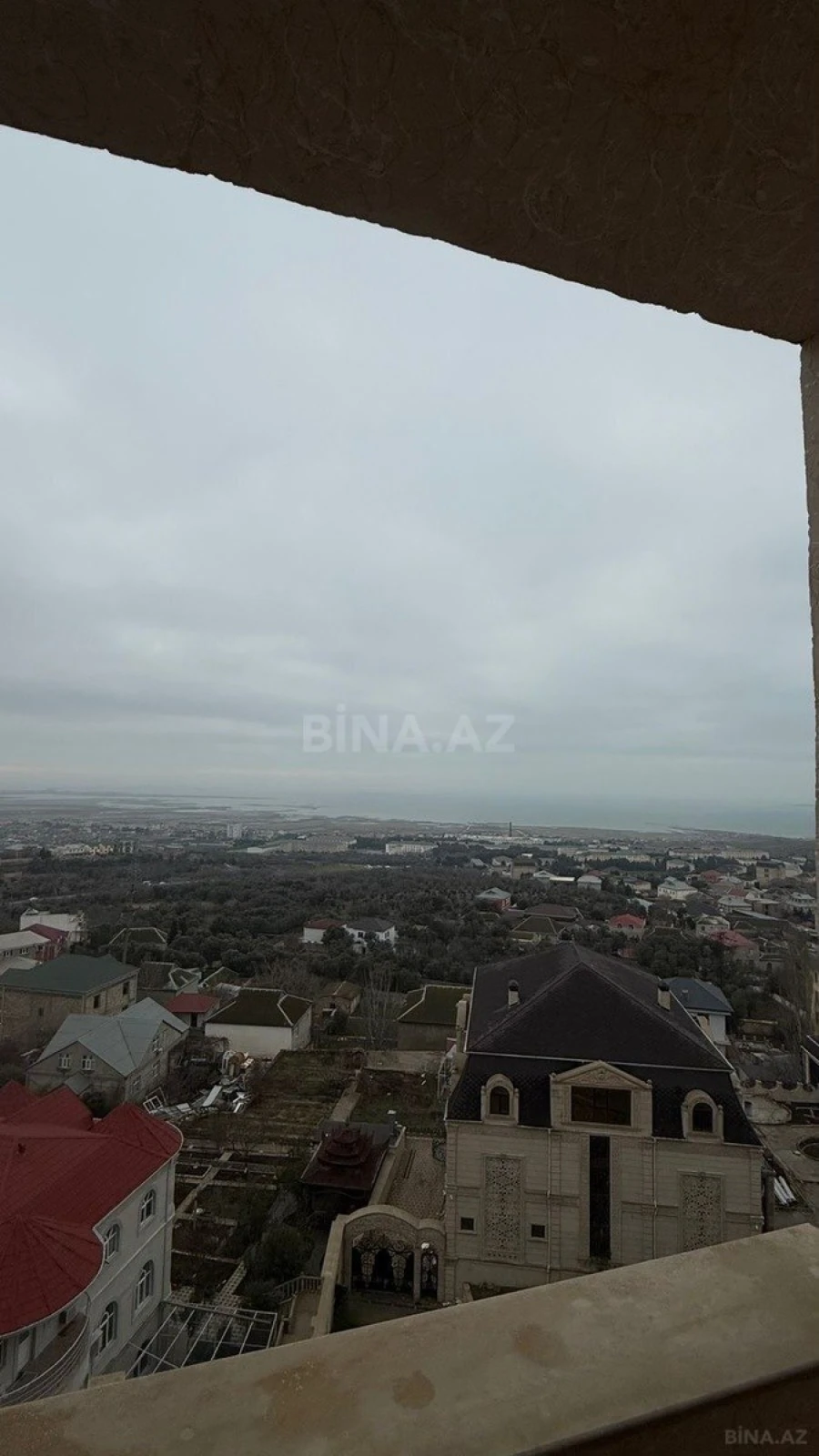Satılır 3 otaqlı mənzil 135 m²