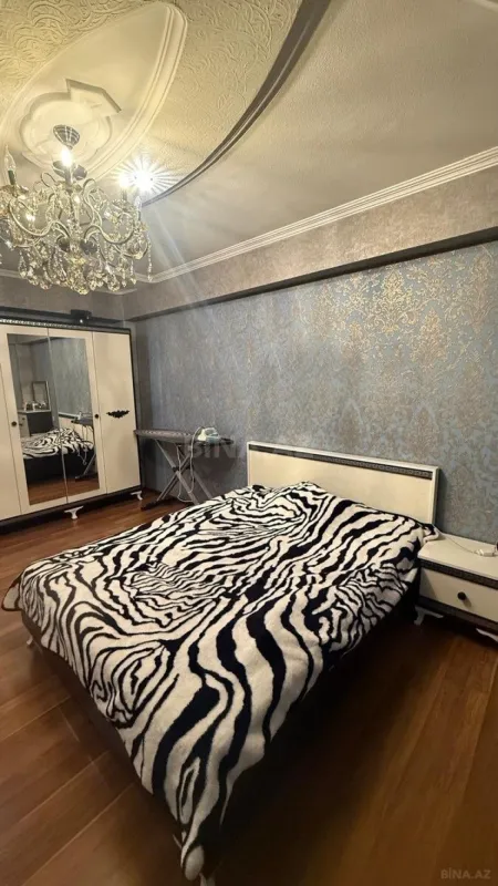 Satılır 3 otaqlı mənzil 135 m²