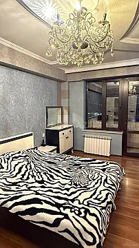 Satılır 3 otaqlı mənzil 135 m²
