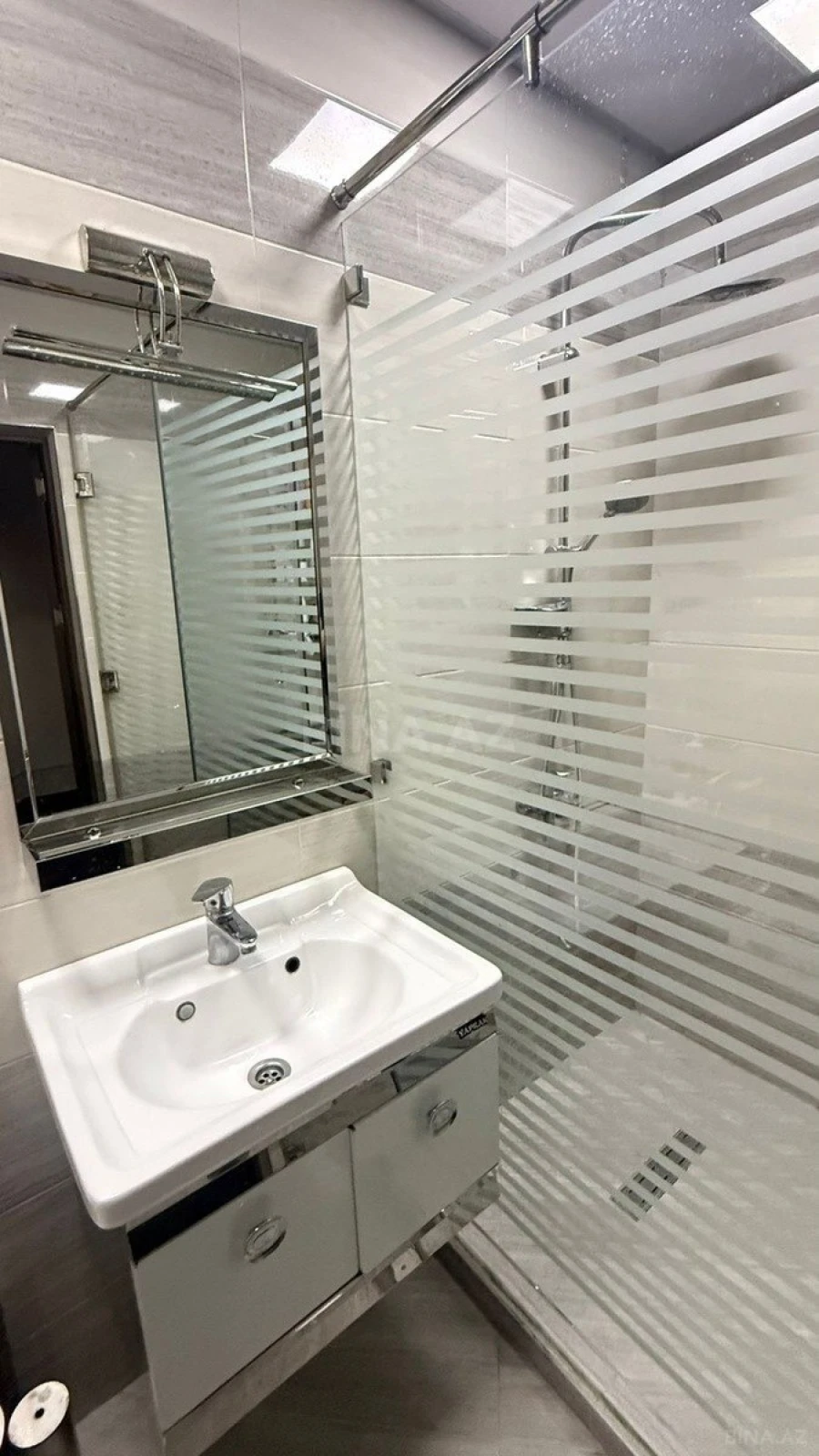 Satılır 3 otaqlı mənzil 135 m²