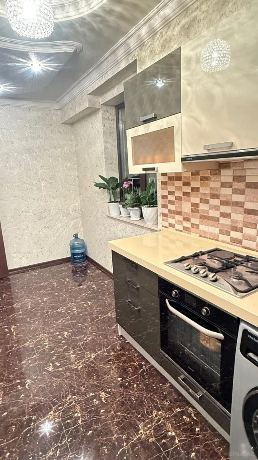 Satılır 3 otaqlı mənzil 135 m²