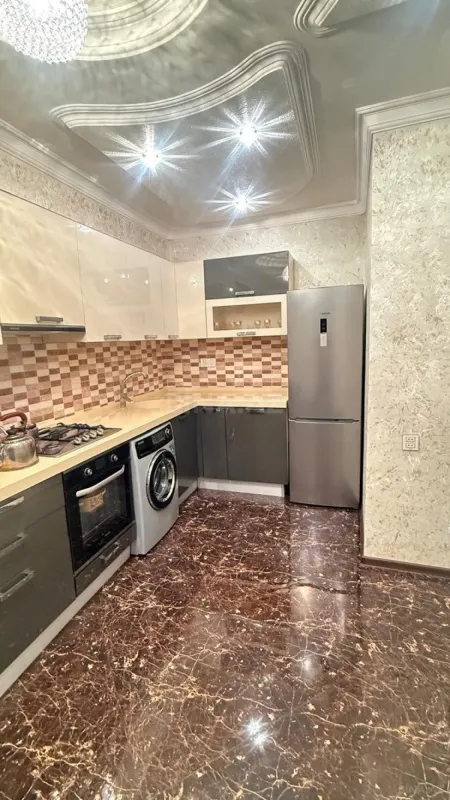 Satılır 3 otaqlı mənzil 135 m²