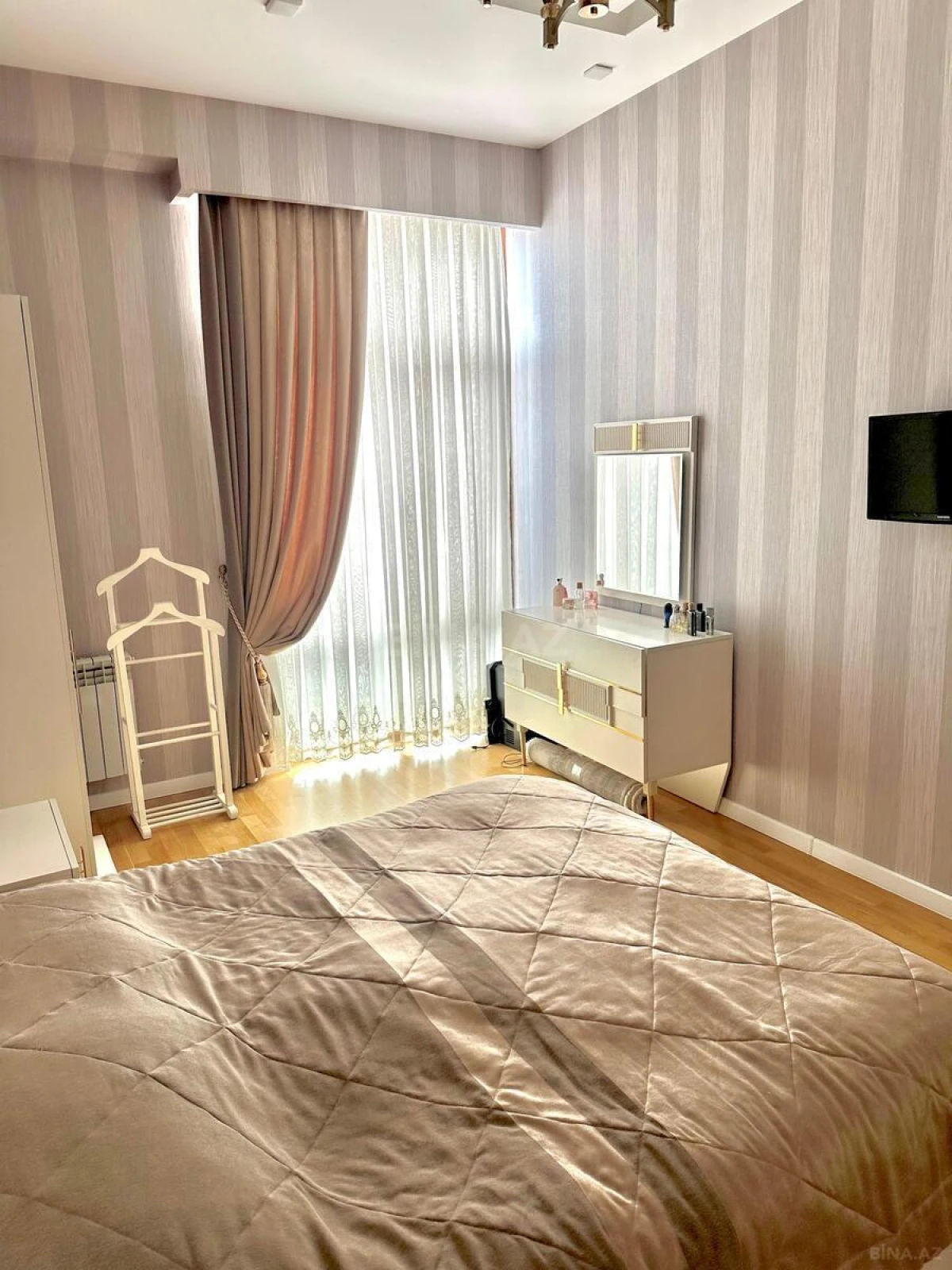 Satılır 3 otaqlı mənzil 136.6 m²