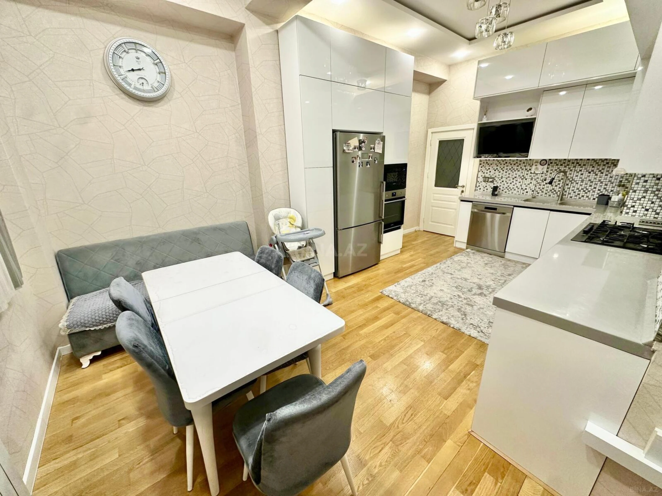 Satılır 3 otaqlı mənzil 136.6 m²