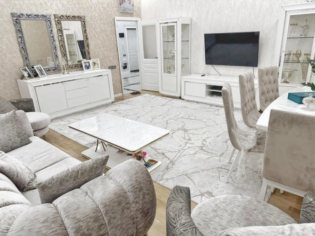 Satılır 3 otaqlı mənzil 136.6 m²