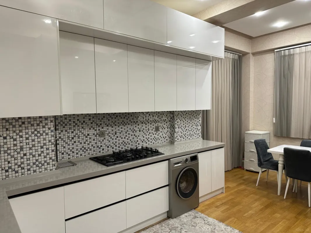 Satılır 3 otaqlı mənzil 136.6 m²