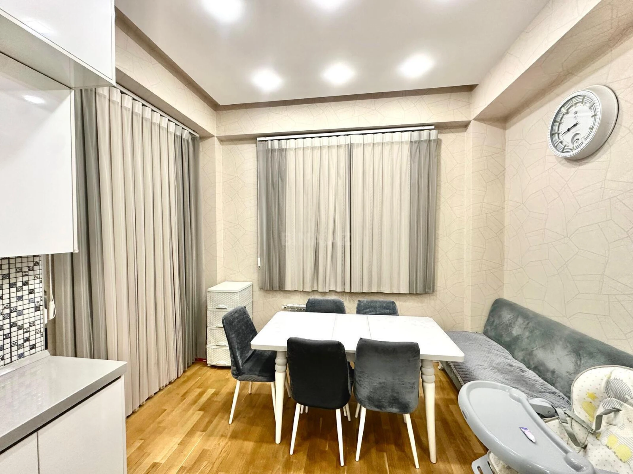 Satılır 3 otaqlı mənzil 136.6 m²