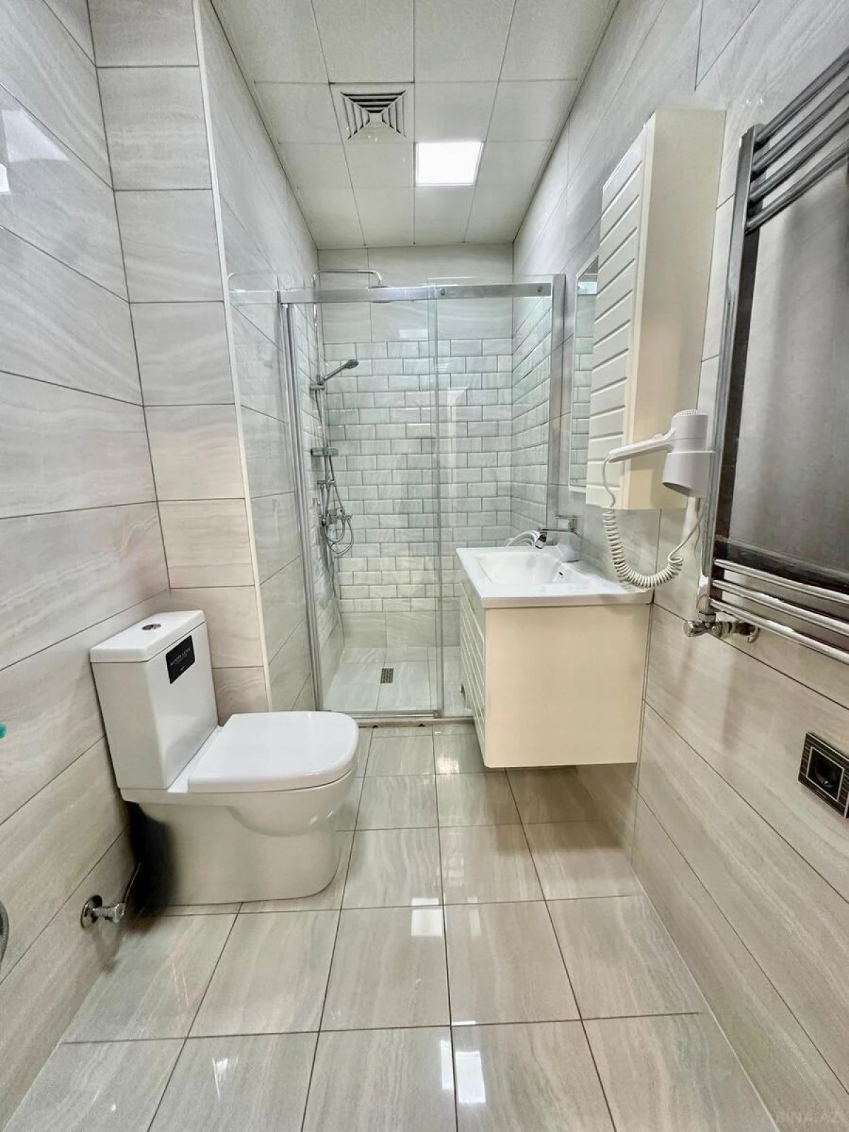 Satılır 3 otaqlı mənzil 136.6 m²