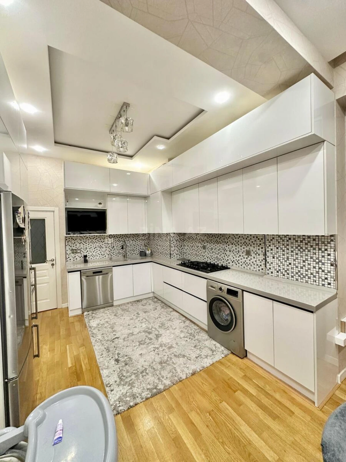 Satılır 3 otaqlı mənzil 136.6 m²