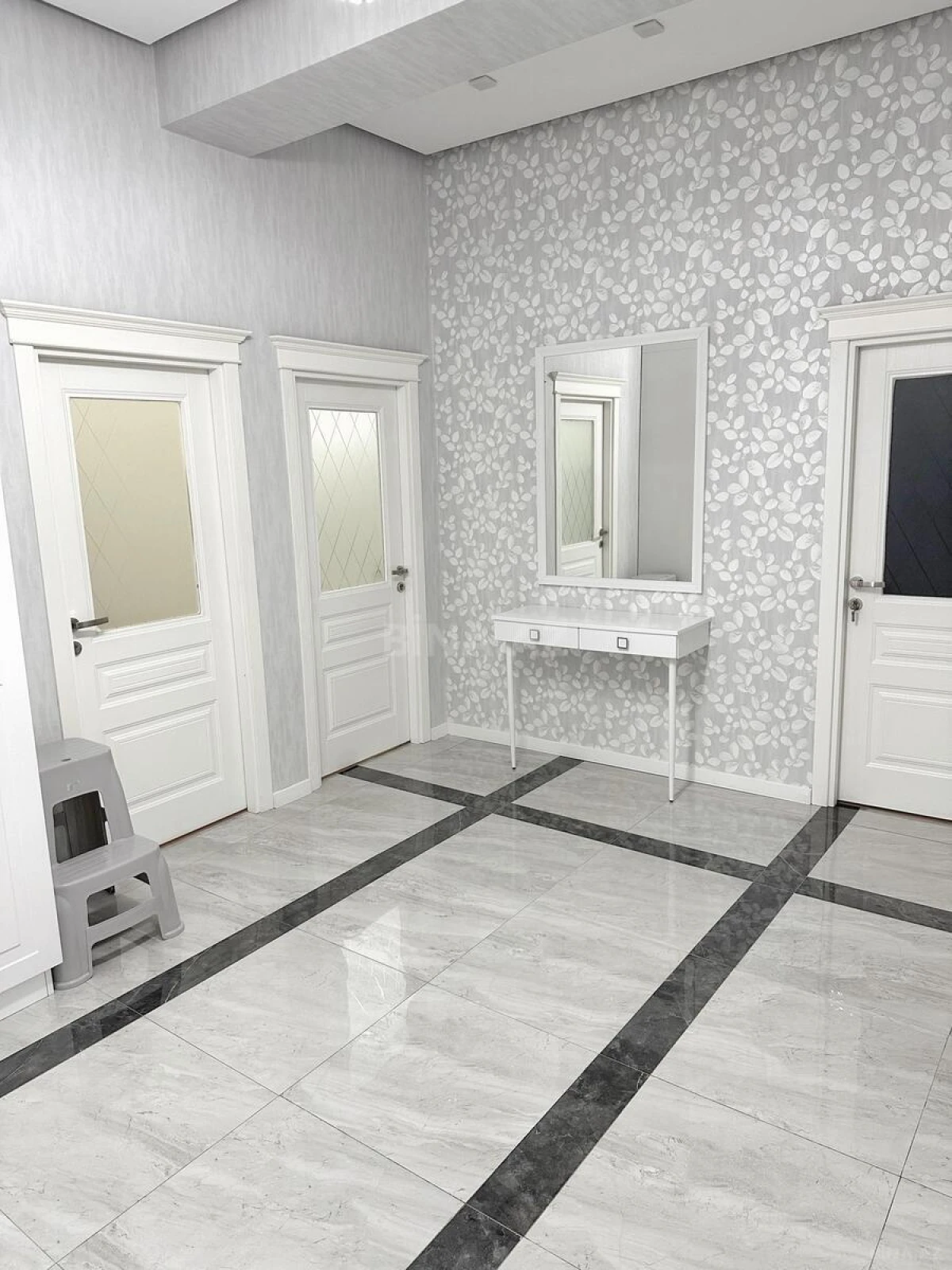 Satılır 3 otaqlı mənzil 136.6 m²
