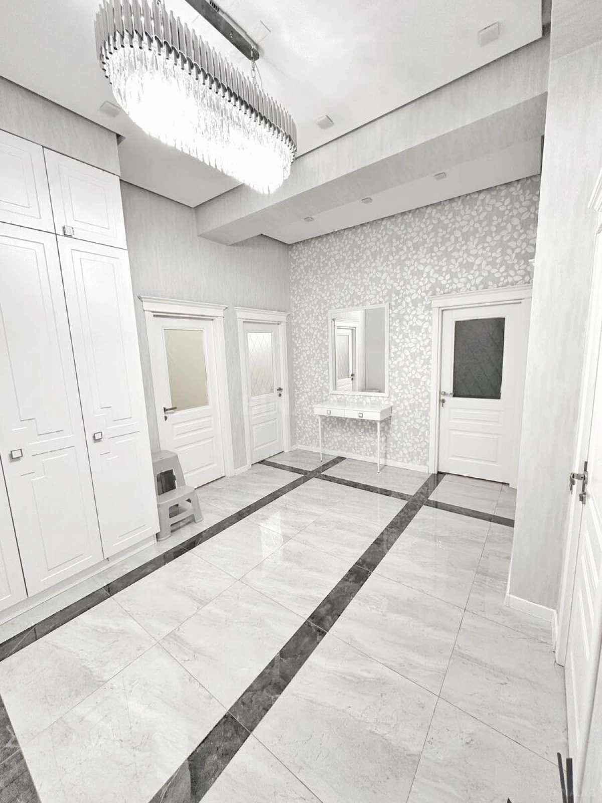 Satılır 3 otaqlı mənzil 136.6 m²