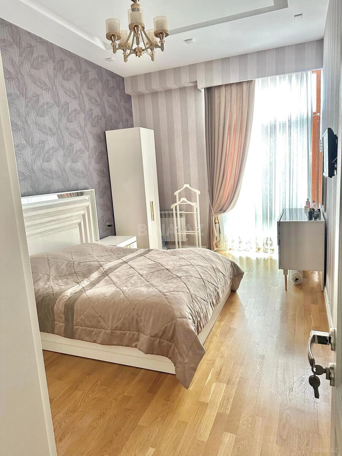Satılır 3 otaqlı mənzil 136.6 m²