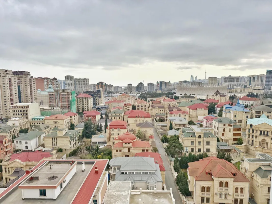Satılır 3 otaqlı mənzil 136.6 m²