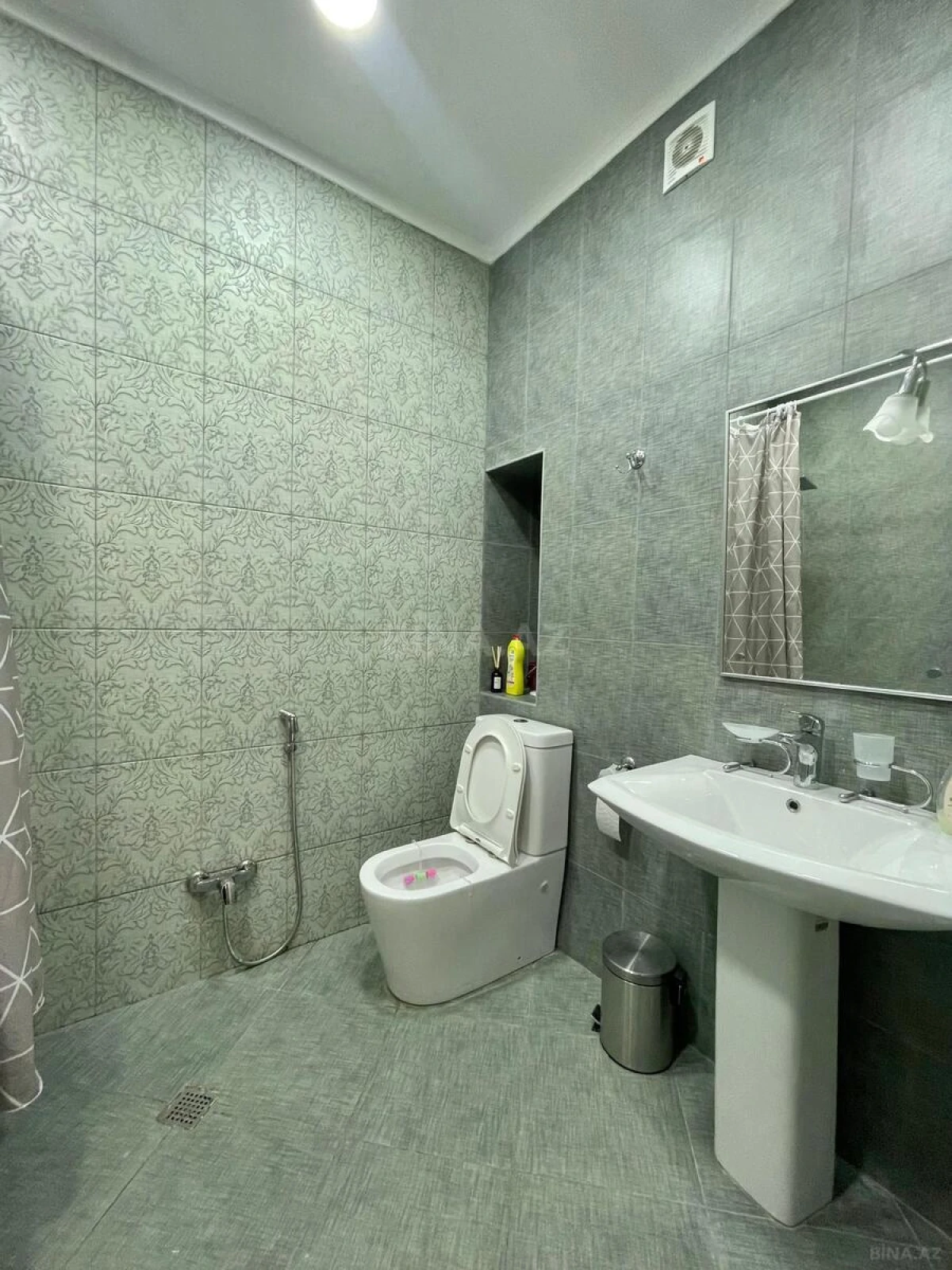 Kirayə verilir 3 otaqlı mənzil 127 m²