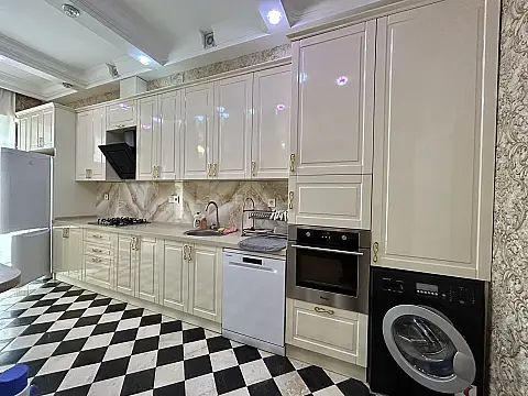 Kirayə verilir 3 otaqlı mənzil 127 m² — Bakı 3 otaq 127.00 m²