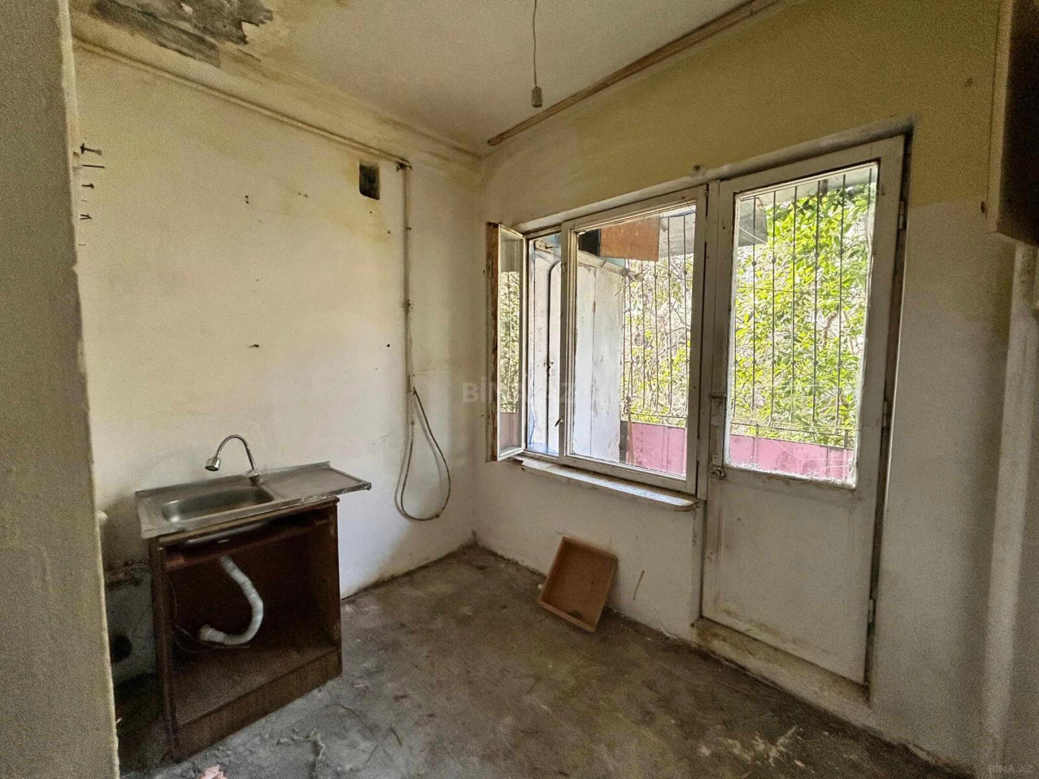 Satılır 4 otaqlı mənzil 120 m²