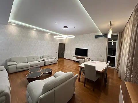 Kirayə verilir 3 otaqlı mənzil 150 m²