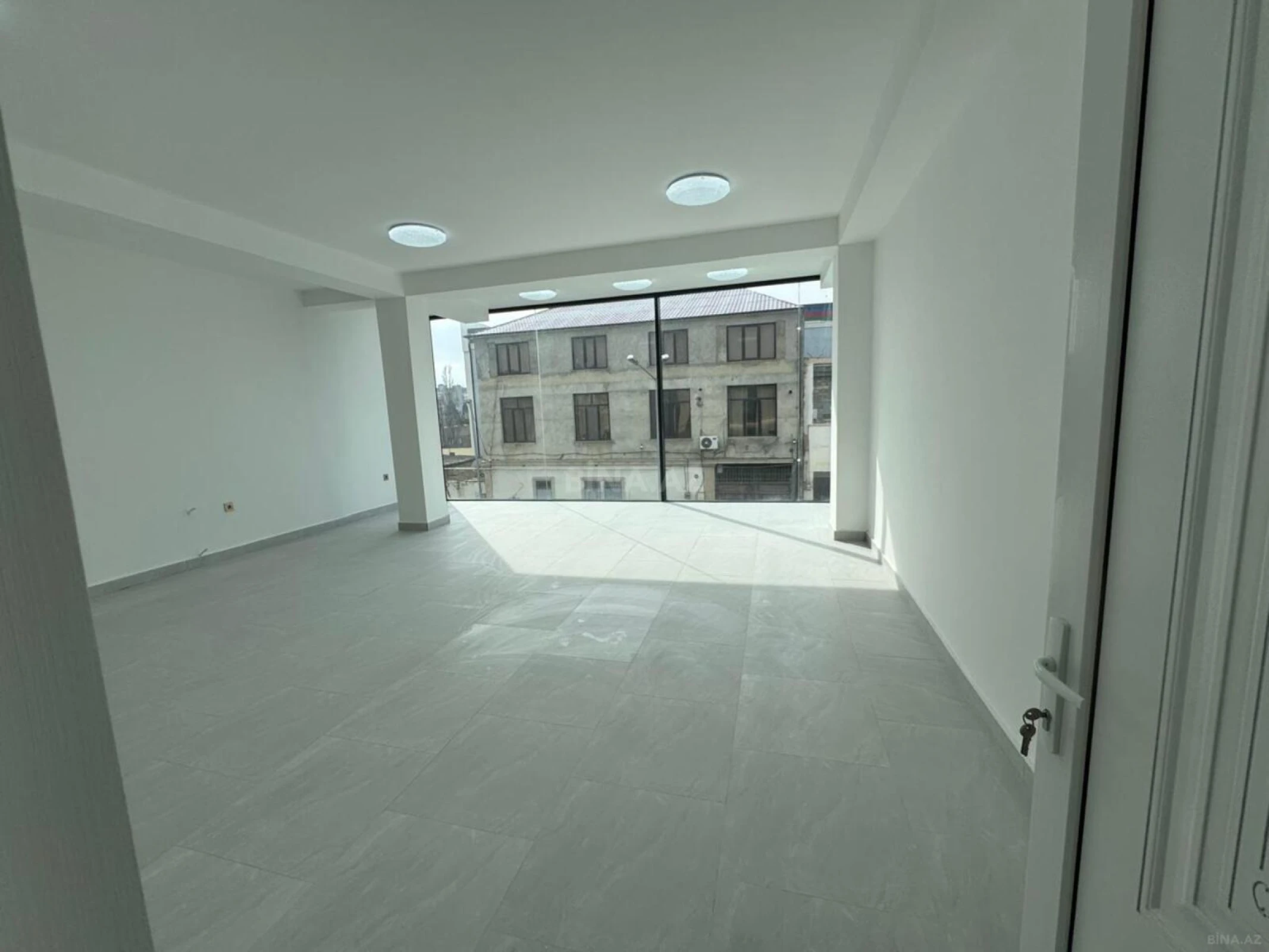 Kirayə verilir obyekt 350 m²