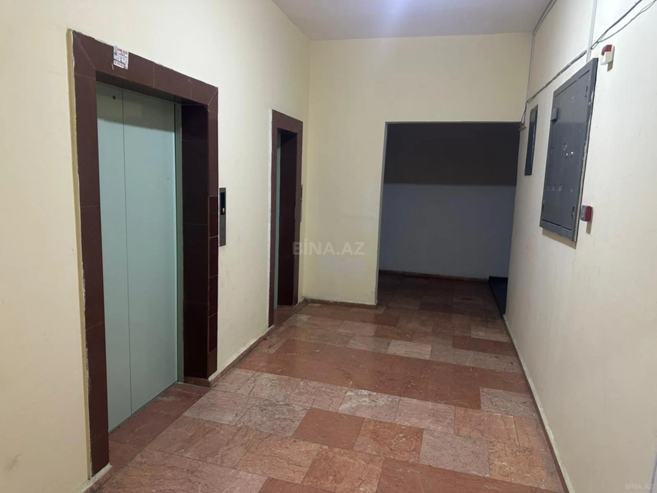 Satılır 3 otaqlı mənzil 105 m²