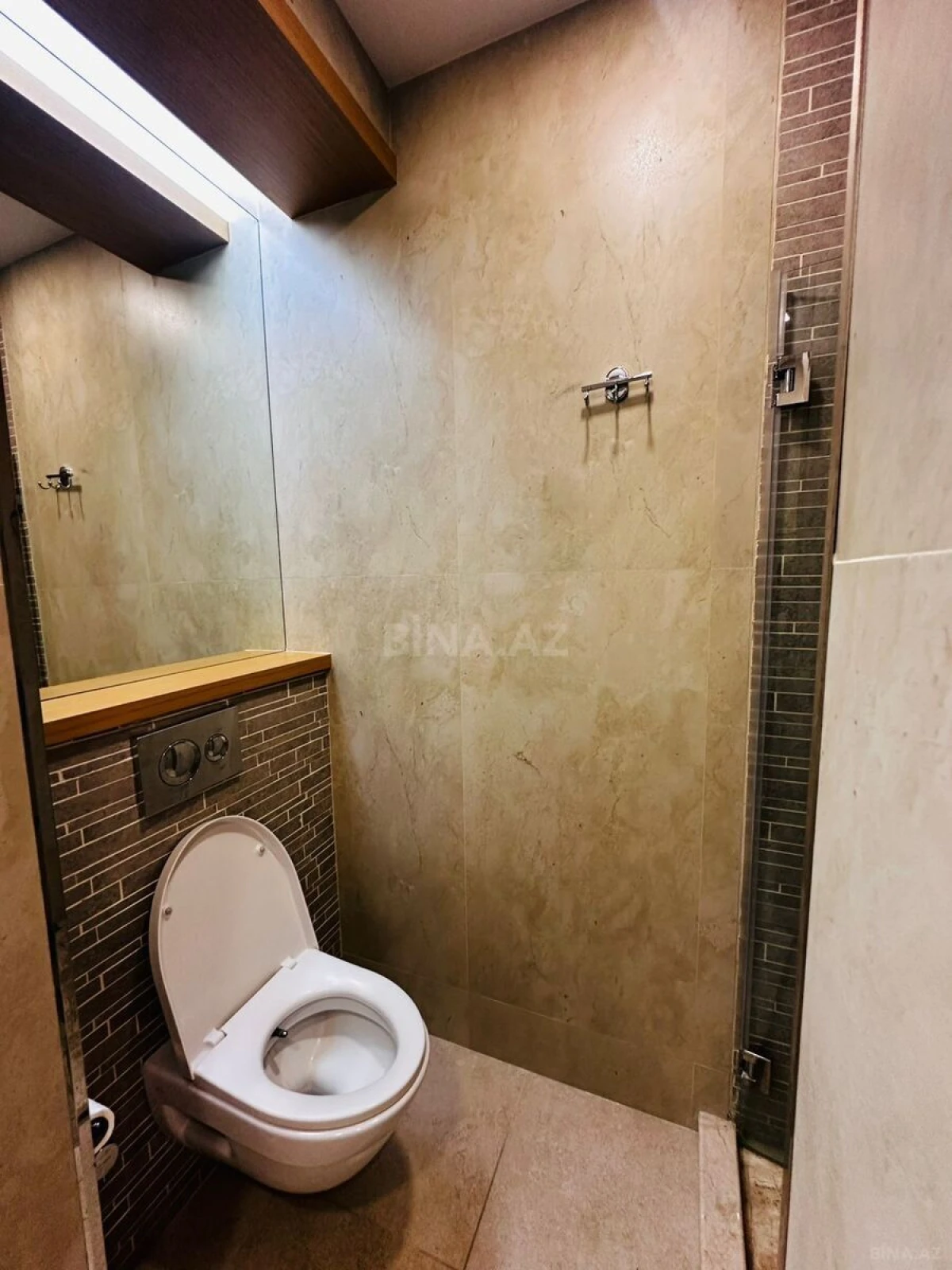 Kirayə verilir 5 otaqlı mənzil 250 m²